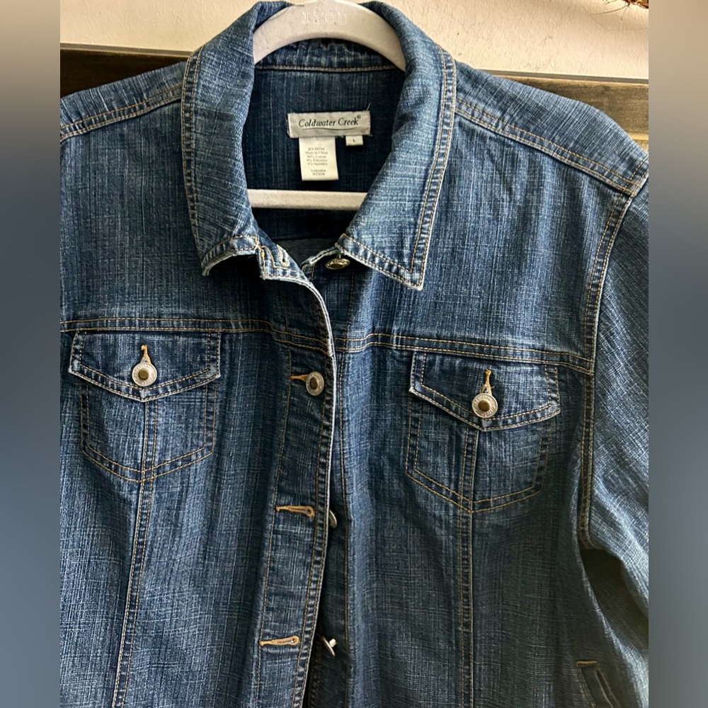 * Coldwater Creek Denim Classic Jean Jacket SZ Large can fit Medium *